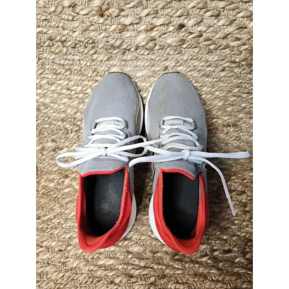 New Balance Mens MROAVCW Running Shoes Athletic Gray Red Size 9 Gym School